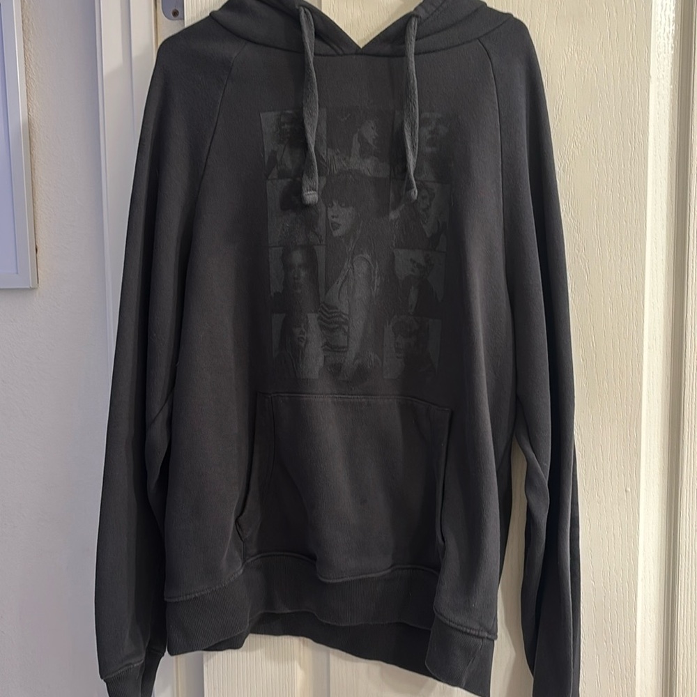 ATTENTION ALL SWIFTIES!!! brand new eras tour merch sweatshirt